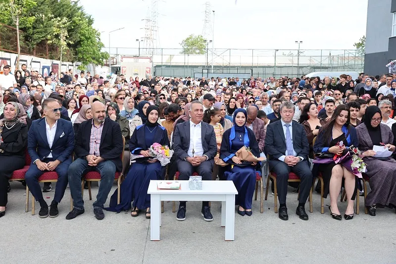 Sultangazi’de 517 lise öğrencisi için mezuniyet töreni düzenlendi