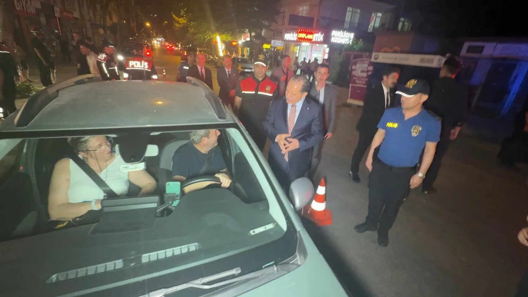 Avcılar sokaklarında gece yarısı yoğun polis denetimi