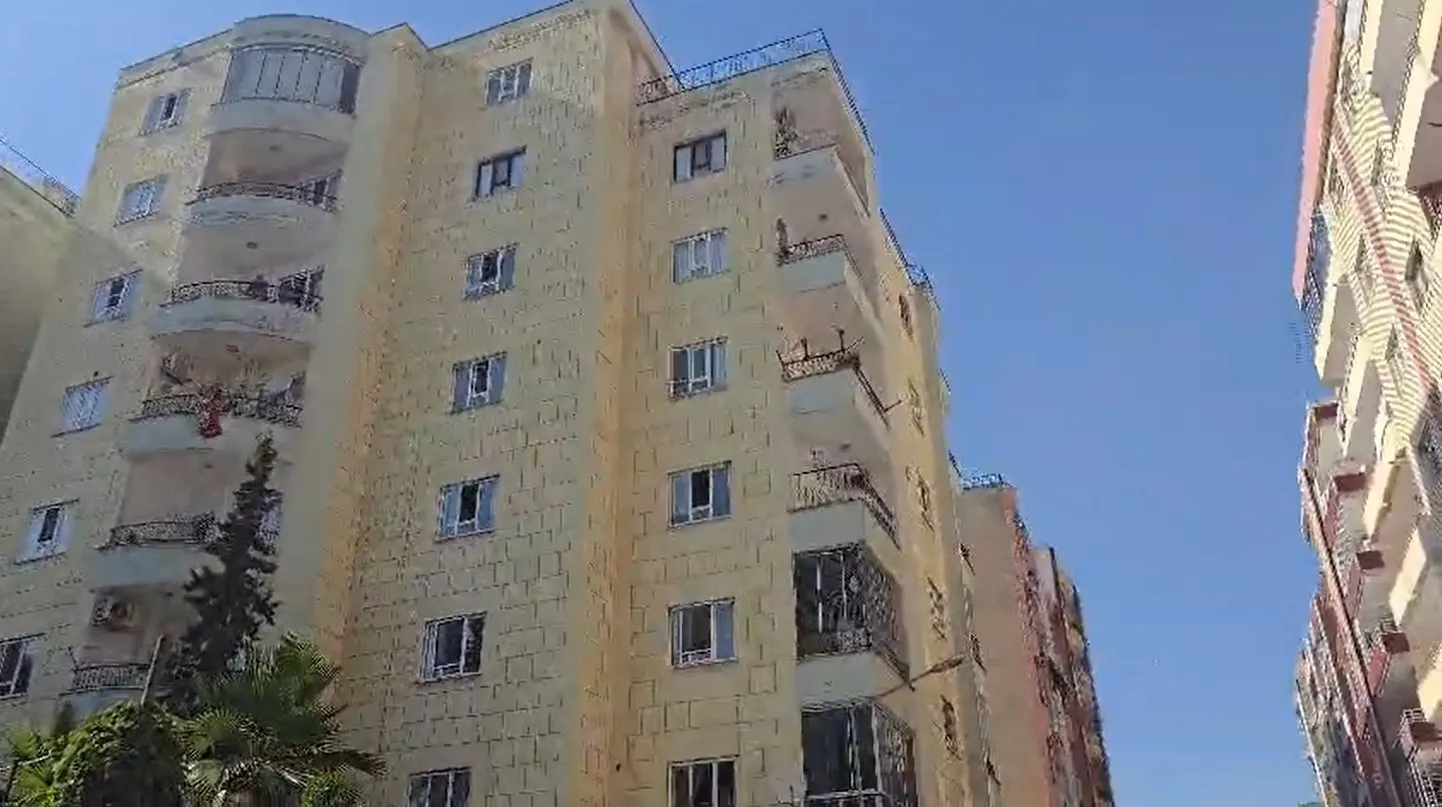 Kızıltepe'de iki yaşındaki çocuk pencereden düşerek ağır yaralandı