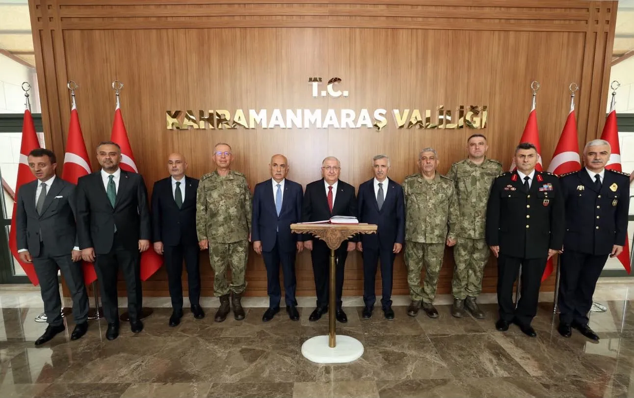Bakan Güler deprem bölgesindeki askeri hazırlıkları yerinde inceledi