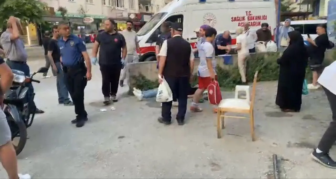 Mudanya'da motosiklet ve otomobil çarpıştı İki yaralı