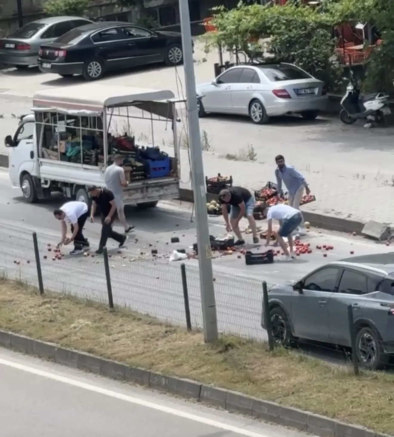 Bartın yolunda imece usulü temizlik