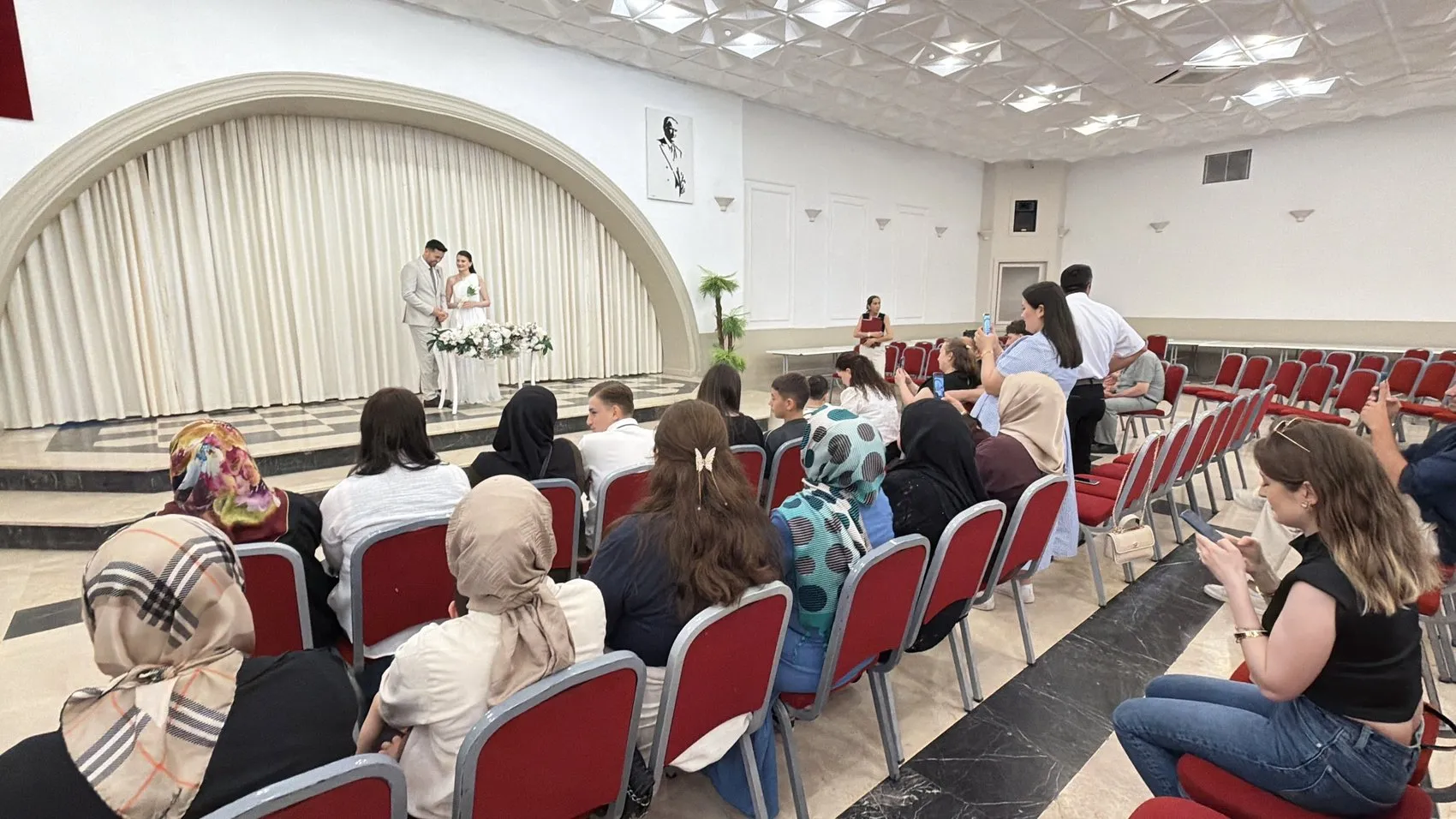 Çiftler 06.06.2026 tarihini unutulmaz kılmak için nikah salonuna koştu