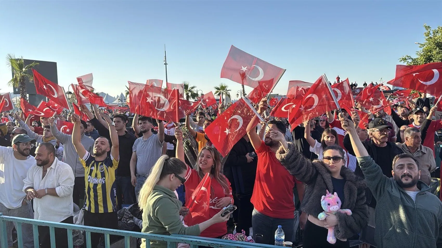 Tekirdağ ve Edirne güne milli maç heyecanıyla başladı