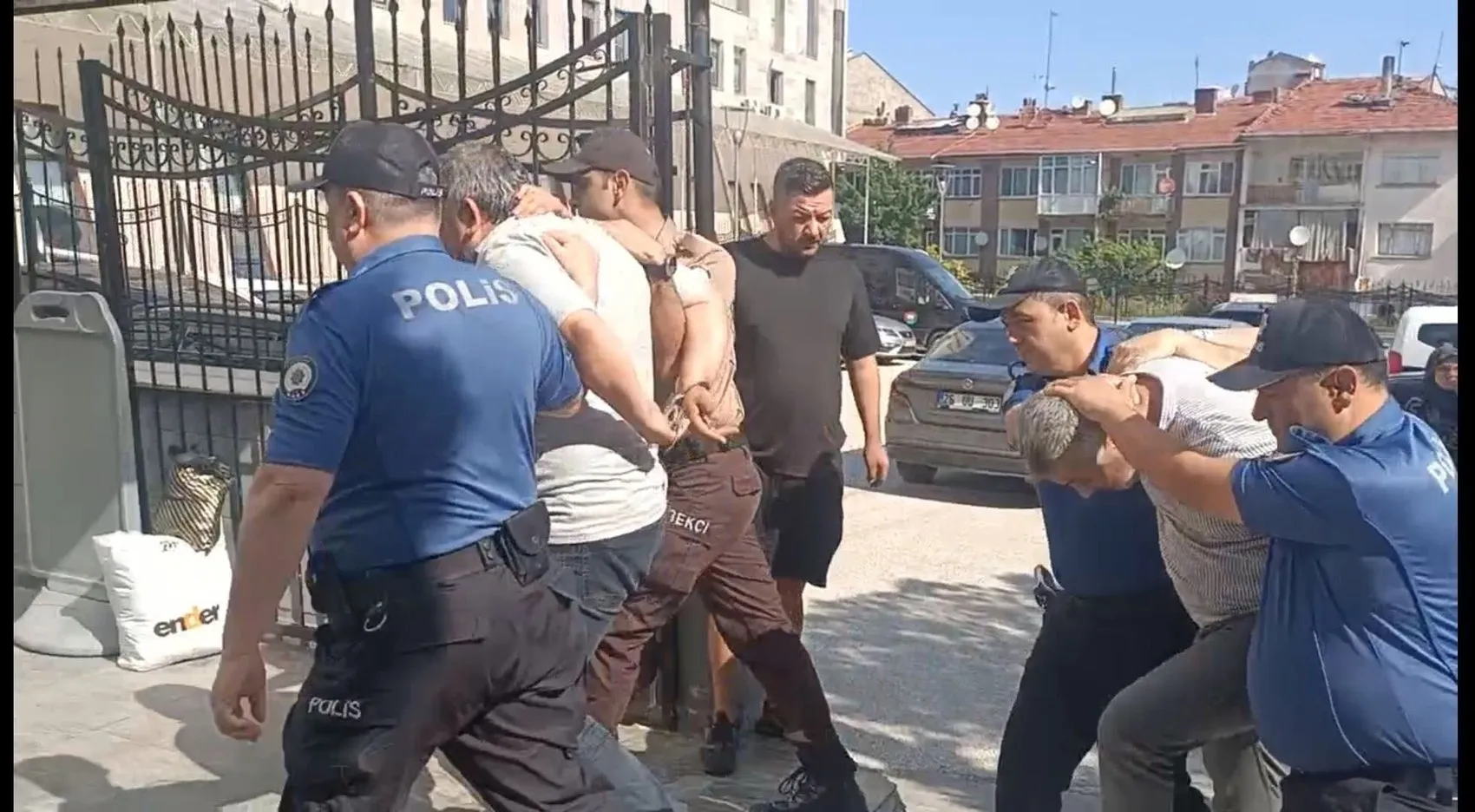 Eskişehir’de bekçilere saldıran iki kişi cezaevine gönderildi