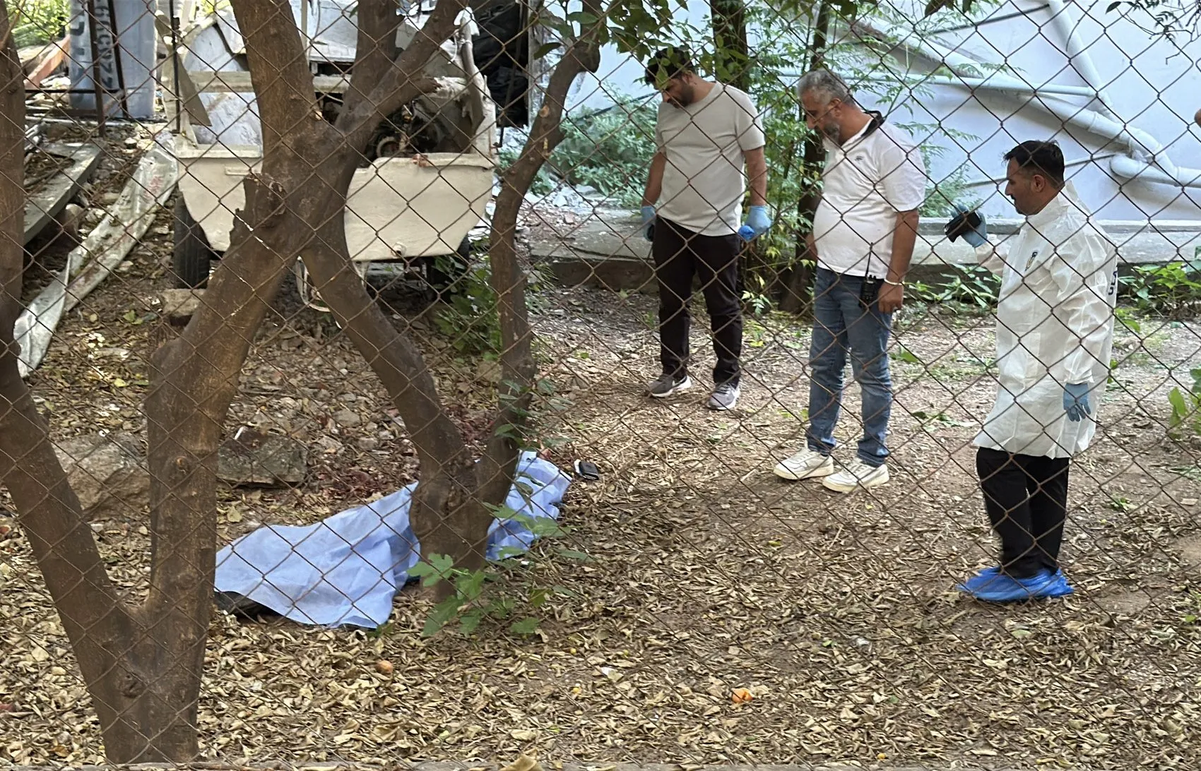 Antalya’da bir apartman bahçesinde cansız beden bulundu