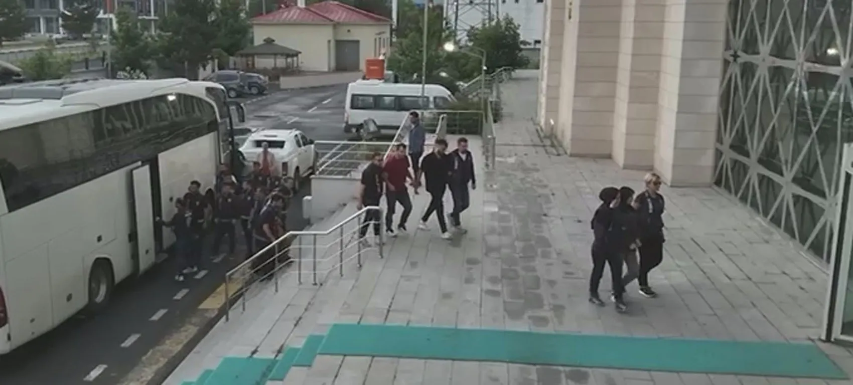 İnternetten evde paketleme işi vaadiyle 54 kişiyi dolandırdılar