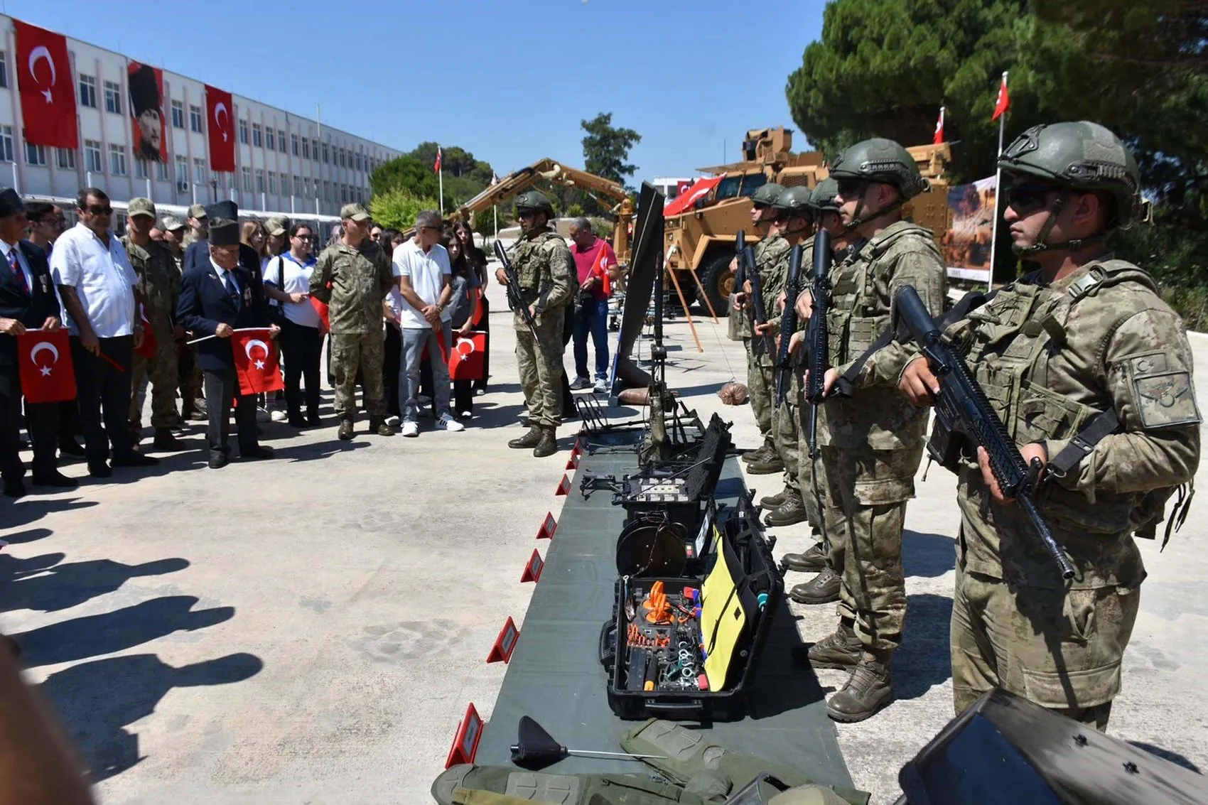 Türk Kara Kuvvetleri İzmir’de 2235’inci yaşını kutladı