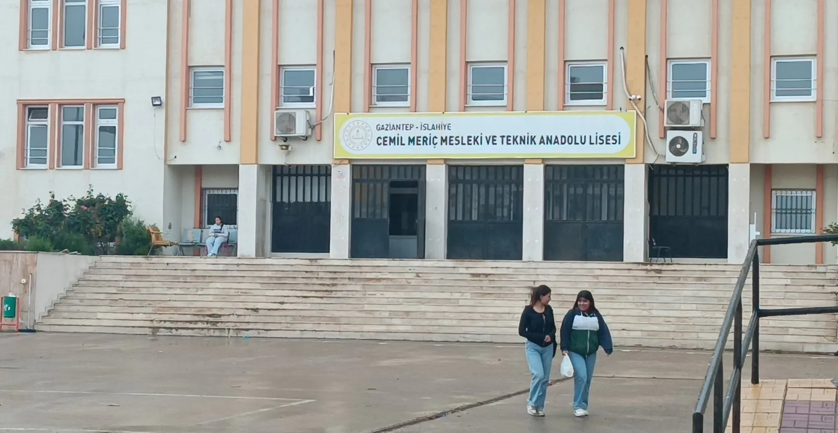 İslahiye’de meslek lisesi öğrencileri kendi mutfaklarında 40 milyon lira kazandı