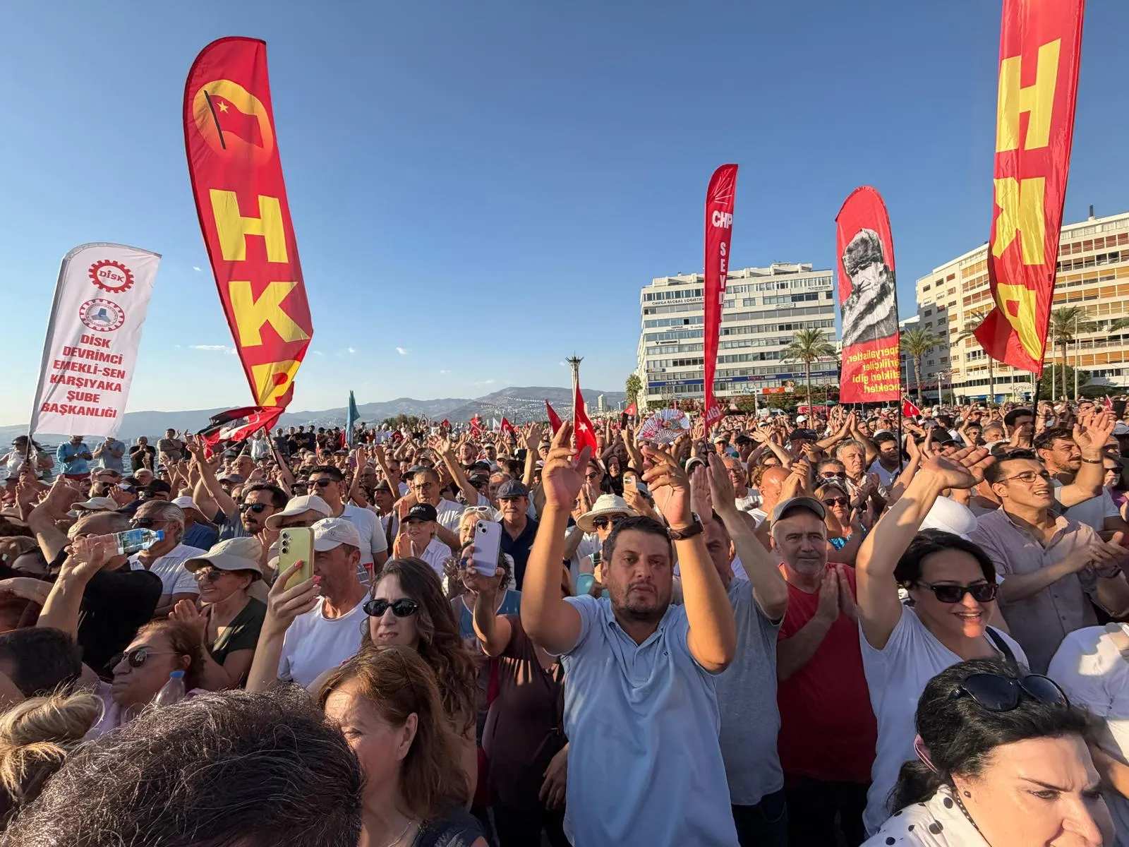 Özgür Özel'den İzmir'de meydan okuma