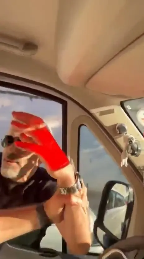 Ümraniye trafiğinde yol verme kavgası kameraya yansıdı