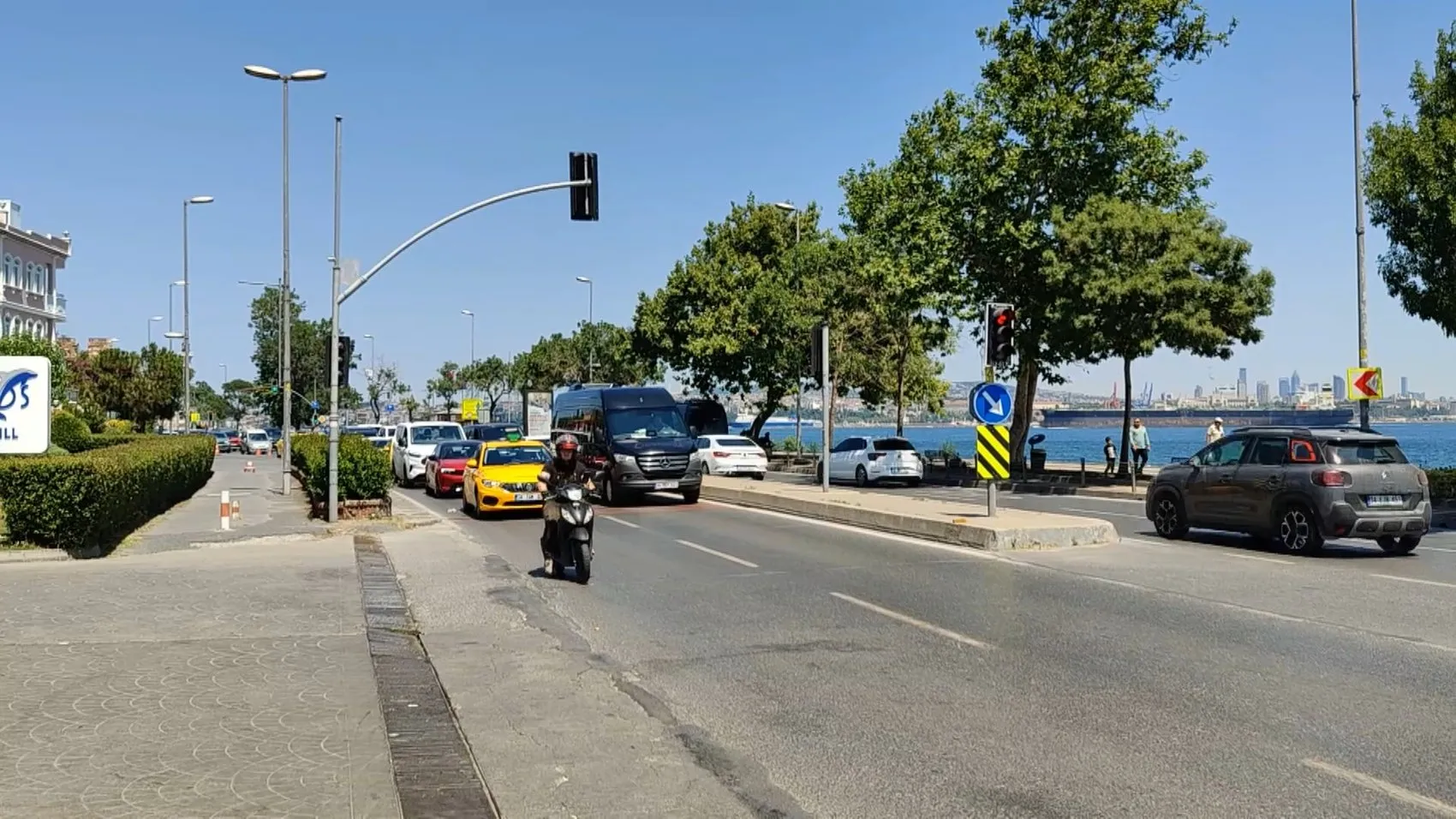 Fatih’te kavşakta kaza 27 yaşındaki motosikletli hayatını kaybetti