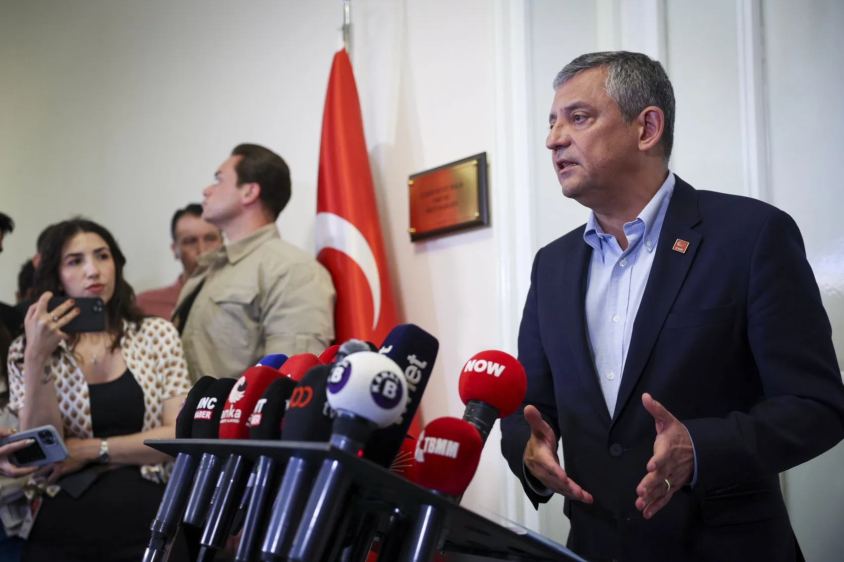 CHP’de grup toplantısı krizi Özel kürsüye çıkıyor