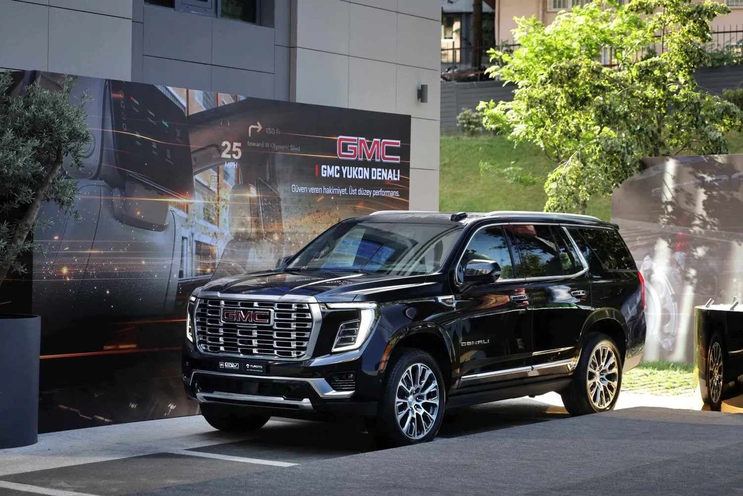 Amerika'nın dev SUV'ları Türkiye'de: Fiyatlar dudak uçuklatıyor!