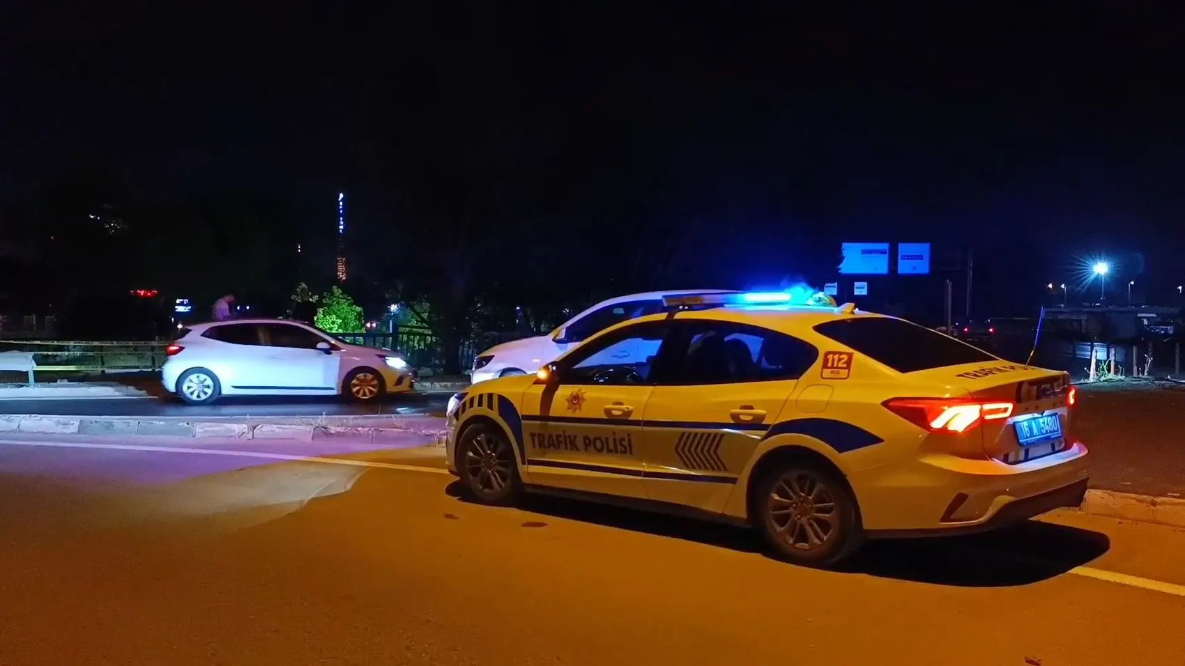Navigasyon hatası sürücüyü dereye uçurdu