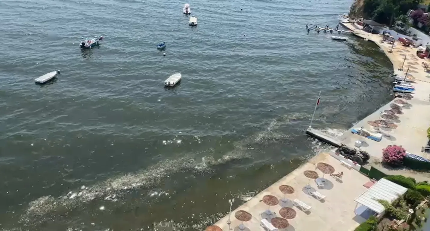 Marmara denizindeki renk değişimi müsilaj tehlikesini yeniden hatırlattı