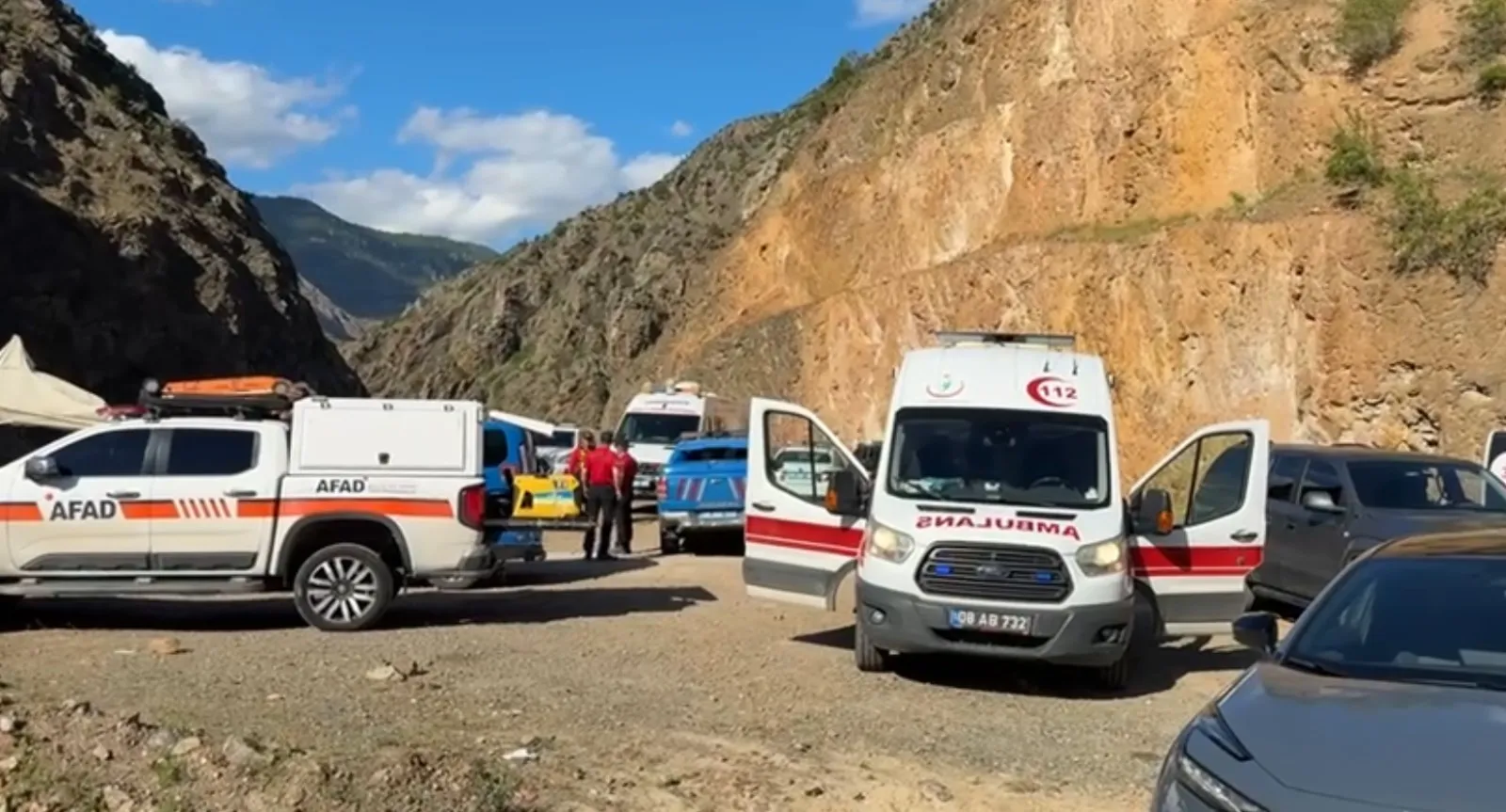 Artvin’de dereye uçan araçtaki oğlunun cenazesi bulundu