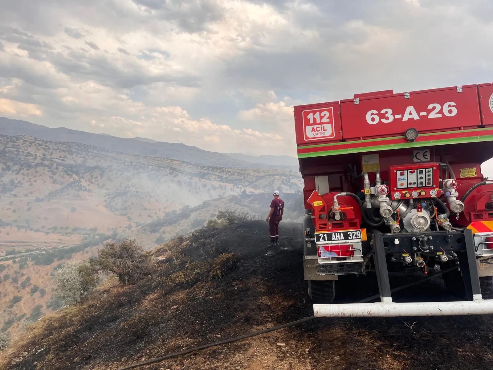 Diyarbakır kırsalında aynı anda 10 noktada yangın çıktı