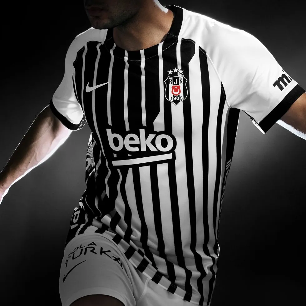 Beşiktaş 2026 sezonunda sahaya çıkacağı yeni formalarını tanıttı
