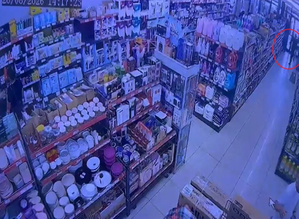 İznik’te marketten televizyon çaldı, halkın elinden kaçamadı