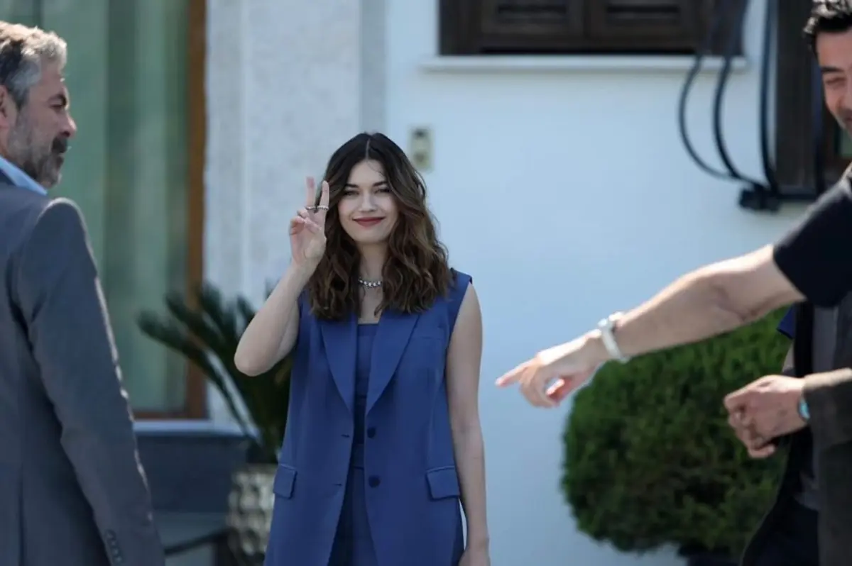 A.B.İ. nin Çağla sı Afra Saraçoğlu diziden ayrıldı mı, neden ayrıldı? 1