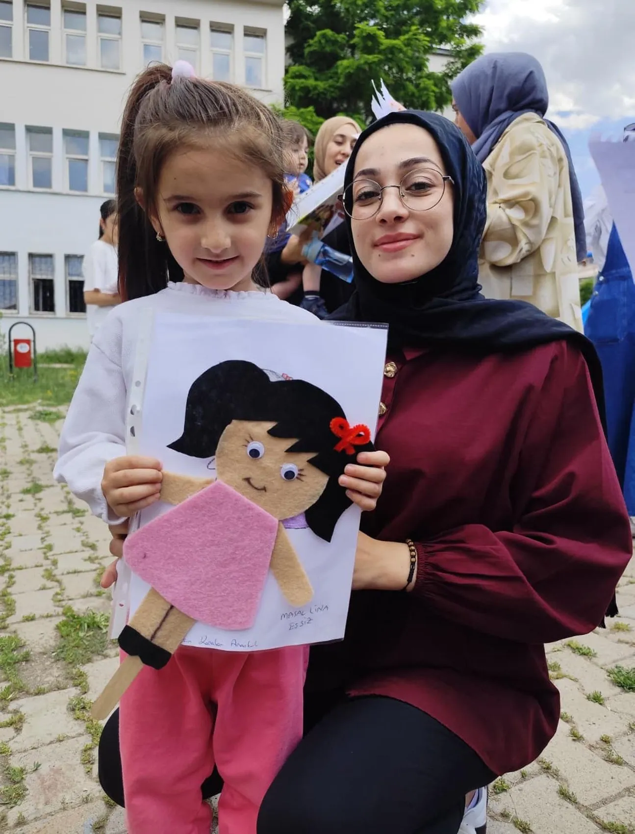 Miniklerin kağıda döktüğü hayaller üniversiteli abla ve abileriyle canlandı
