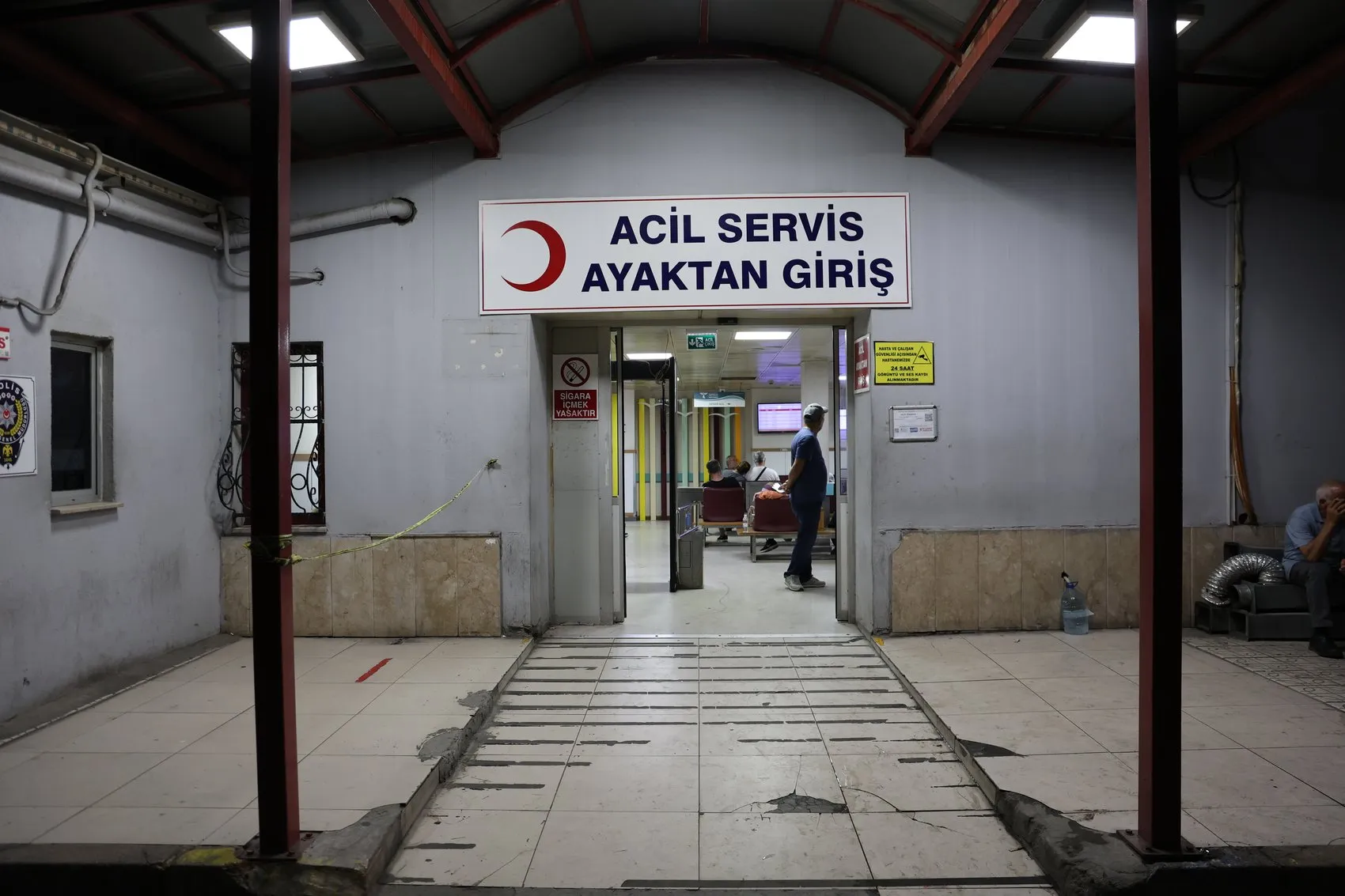 İzmir'de evde bıçaklı kavga Bir kişi ağır yaralı