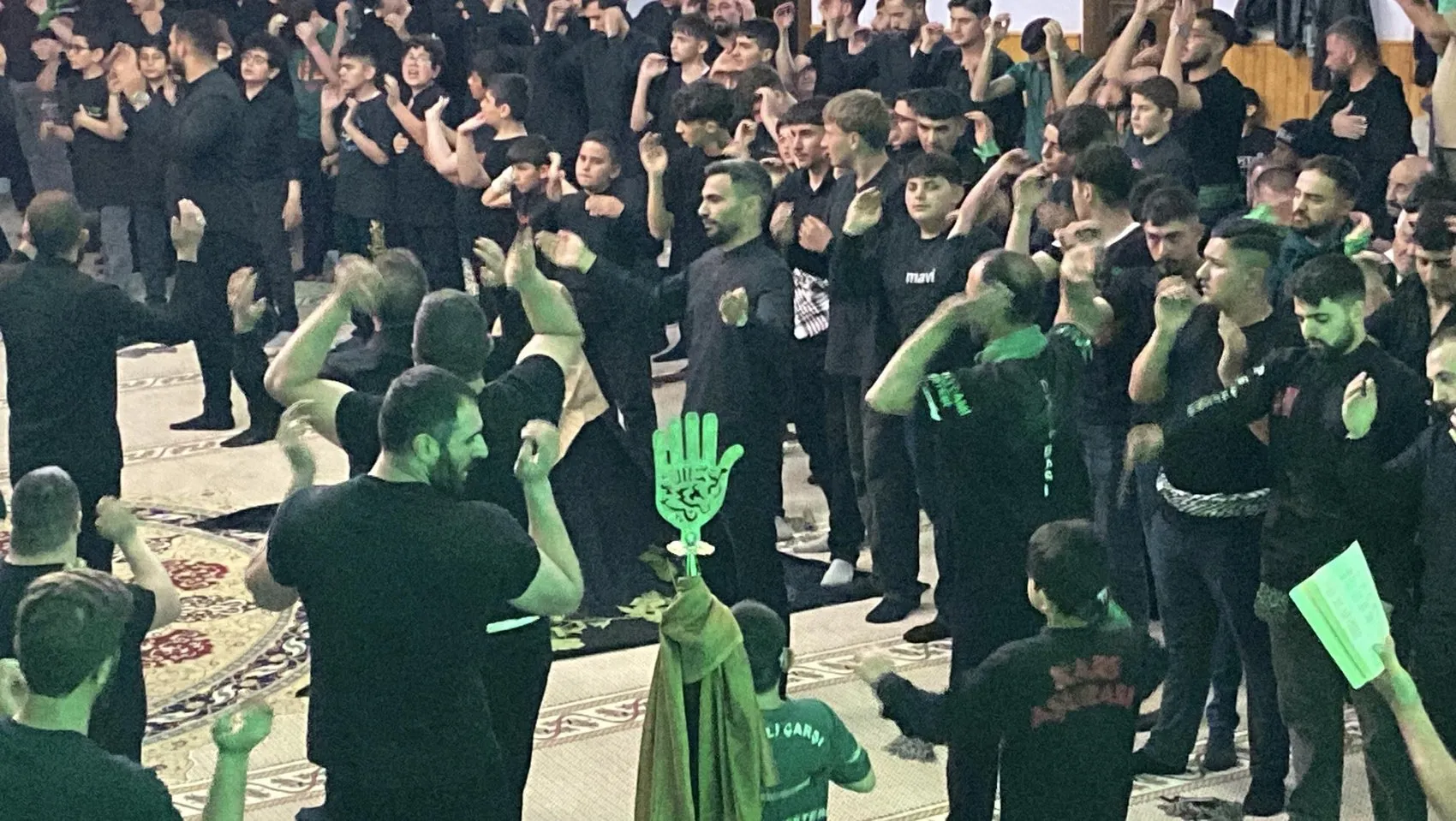 Kars’ta Kerbela yasını tutan binlerce kişi meydanlara indi