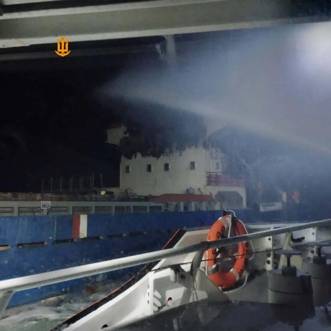 Saldırıya uğrayan Türk kargo gemisi İstanbul Boğazı'ndan geçti