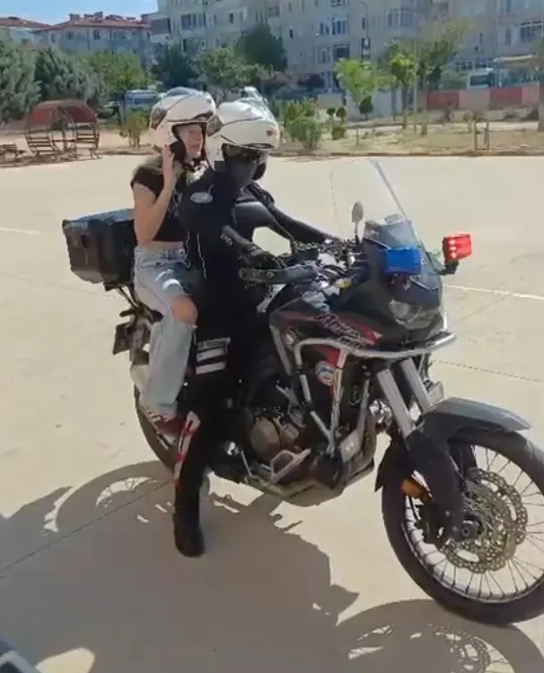 YKS günü polisten öğrencilere hayat kurtaran hızır servisi