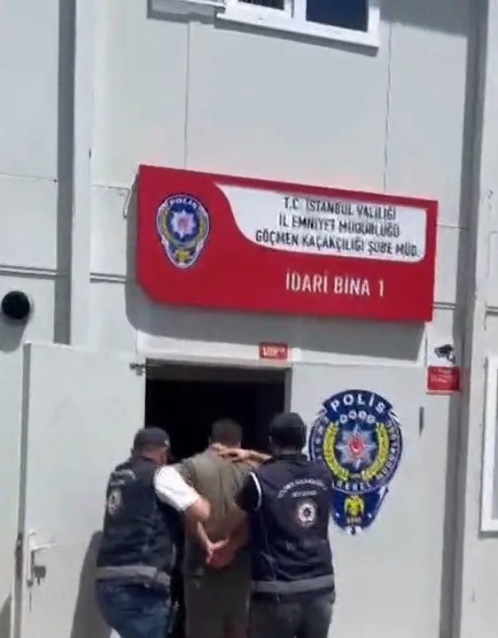 İstanbul Havalimanı'nda aranan İranlı uyuşturucu kaçakçısı kıskıvrak yakalandı