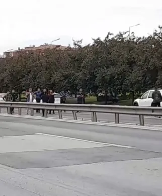 Büyükçekmece D-100 trafiğini bıçaklı eylem kilitledi