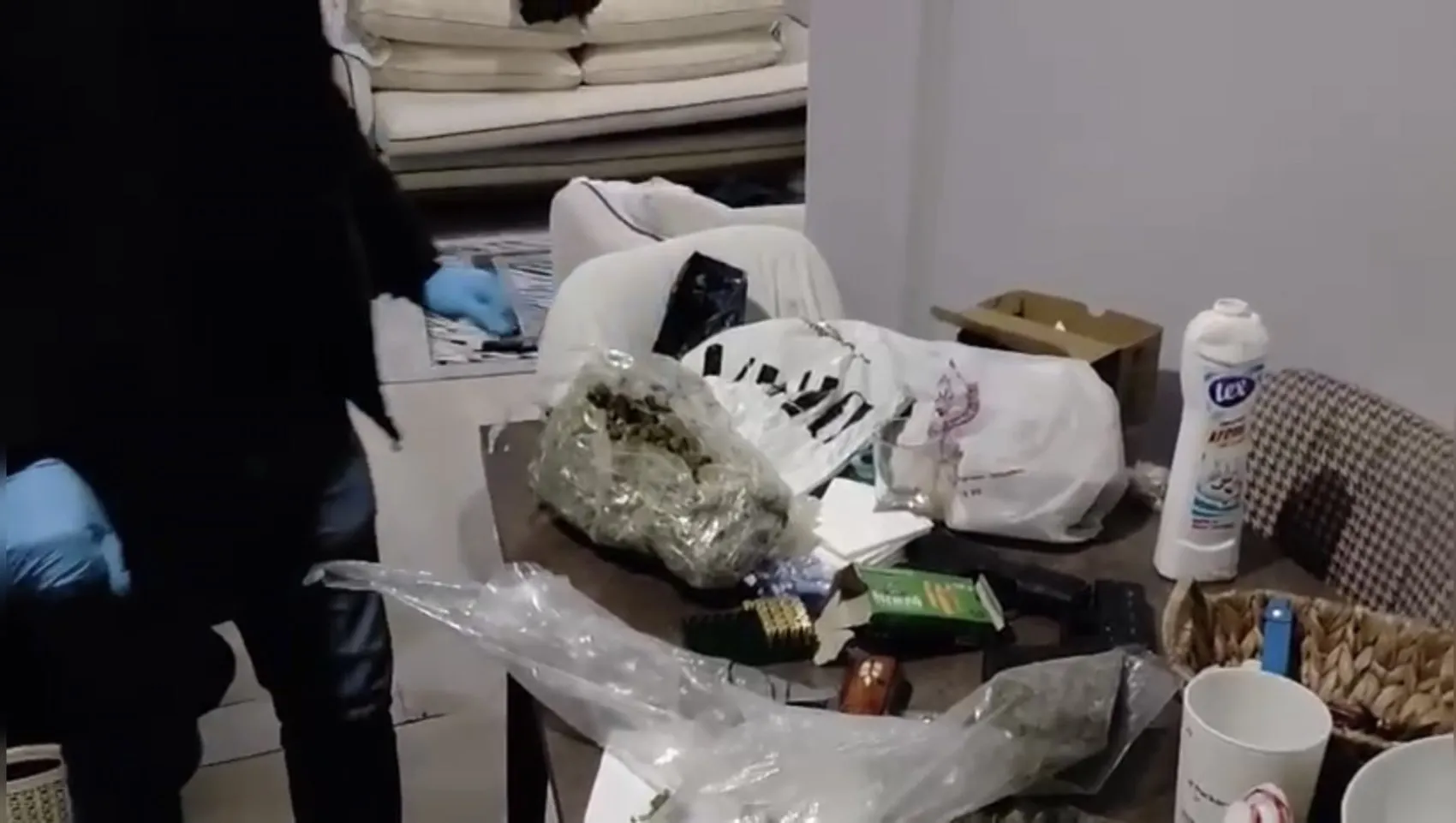 Kağıthane’de aile evi maskesiyle uyuşturucu ve silah deposu kurmuşlar