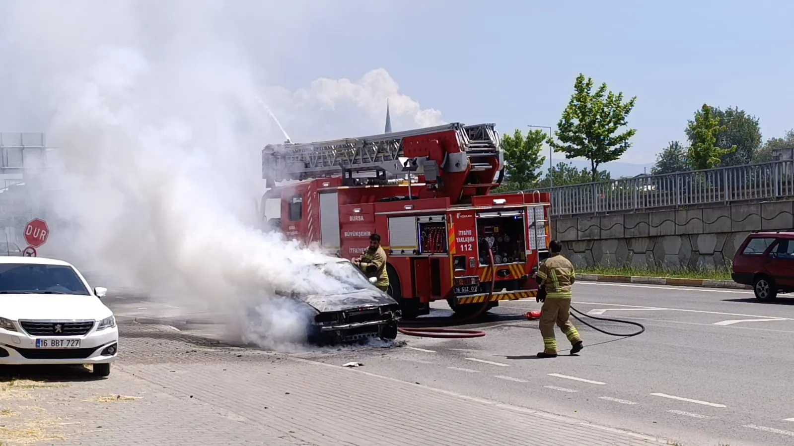 İnegöl trafiğinde korkutan araç yangını