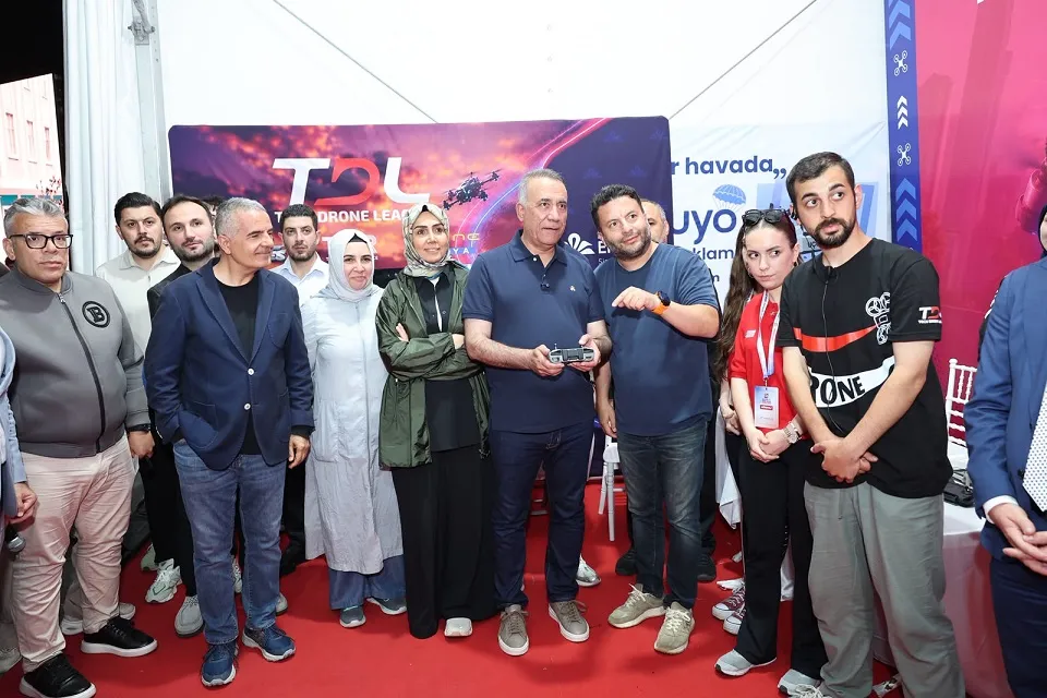 Sultangazi’de gökyüzü drone yarışlarıyla şenlendi