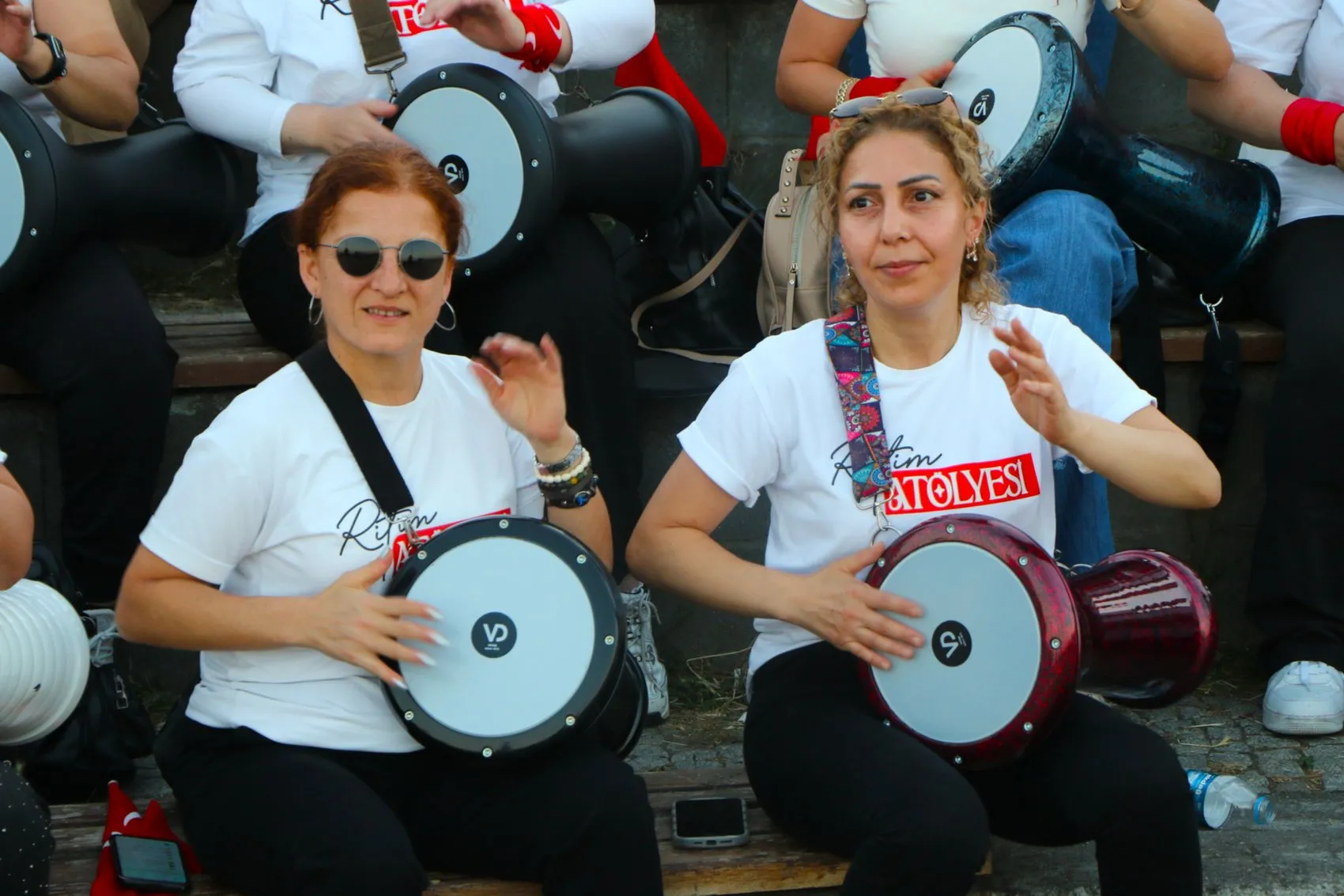 Samsunlu kadınlar darbuka başında stres atıyor
