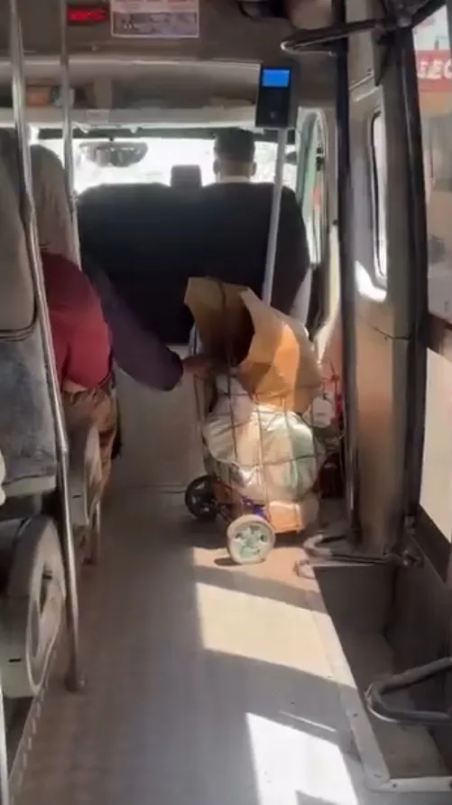 Adana'da dolmuş yolculuğuna şaşırtan misafir