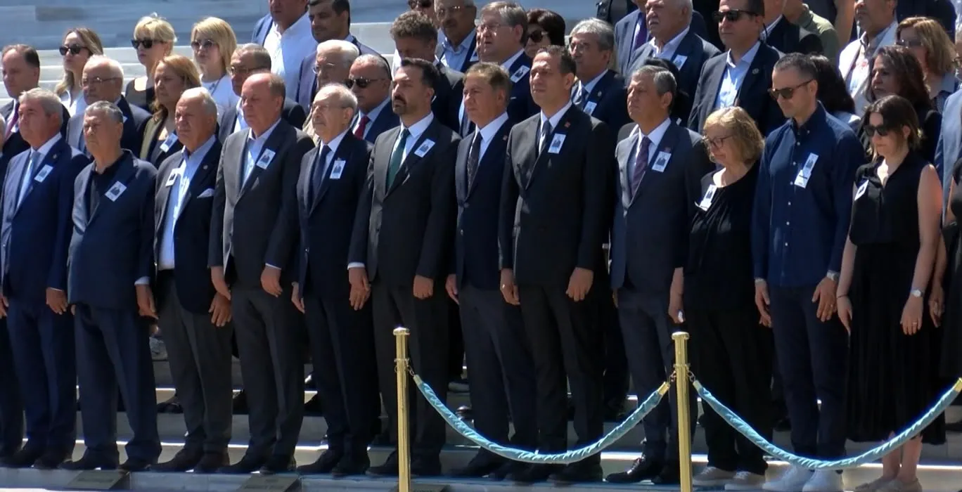 Kılıçdaroğlu ve Özel Meclis’teki cenaze töreninde bir araya geldi