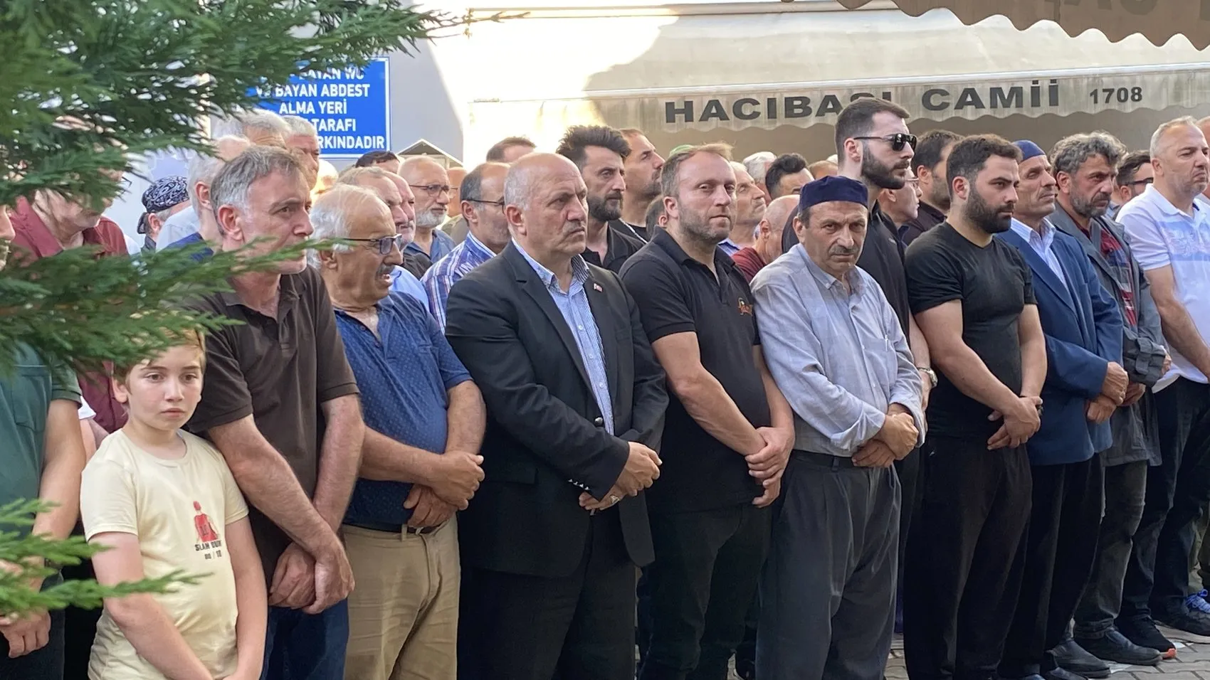 Rize’deki trafik kazasında hayatını kaybeden iki arkadaş defnedildi