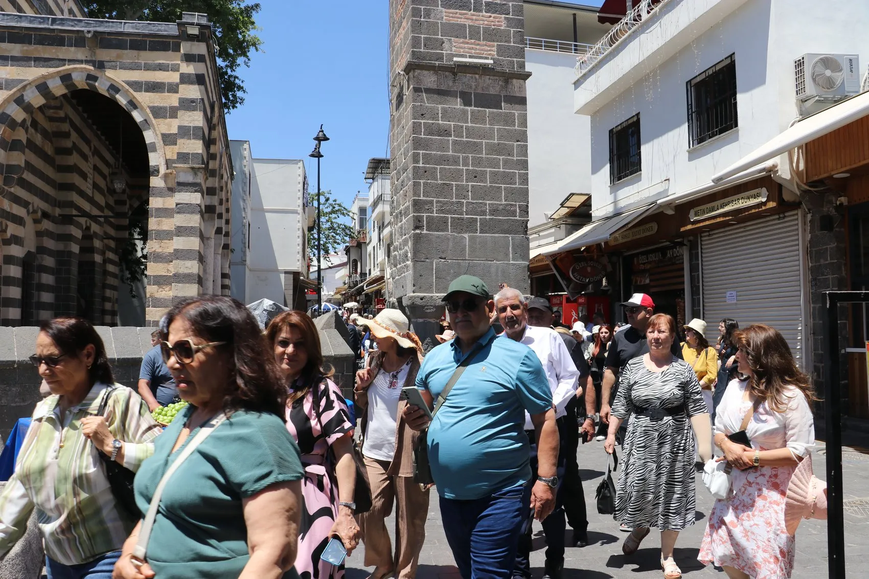 Diyarbakır sokaklarında bayram bereketi