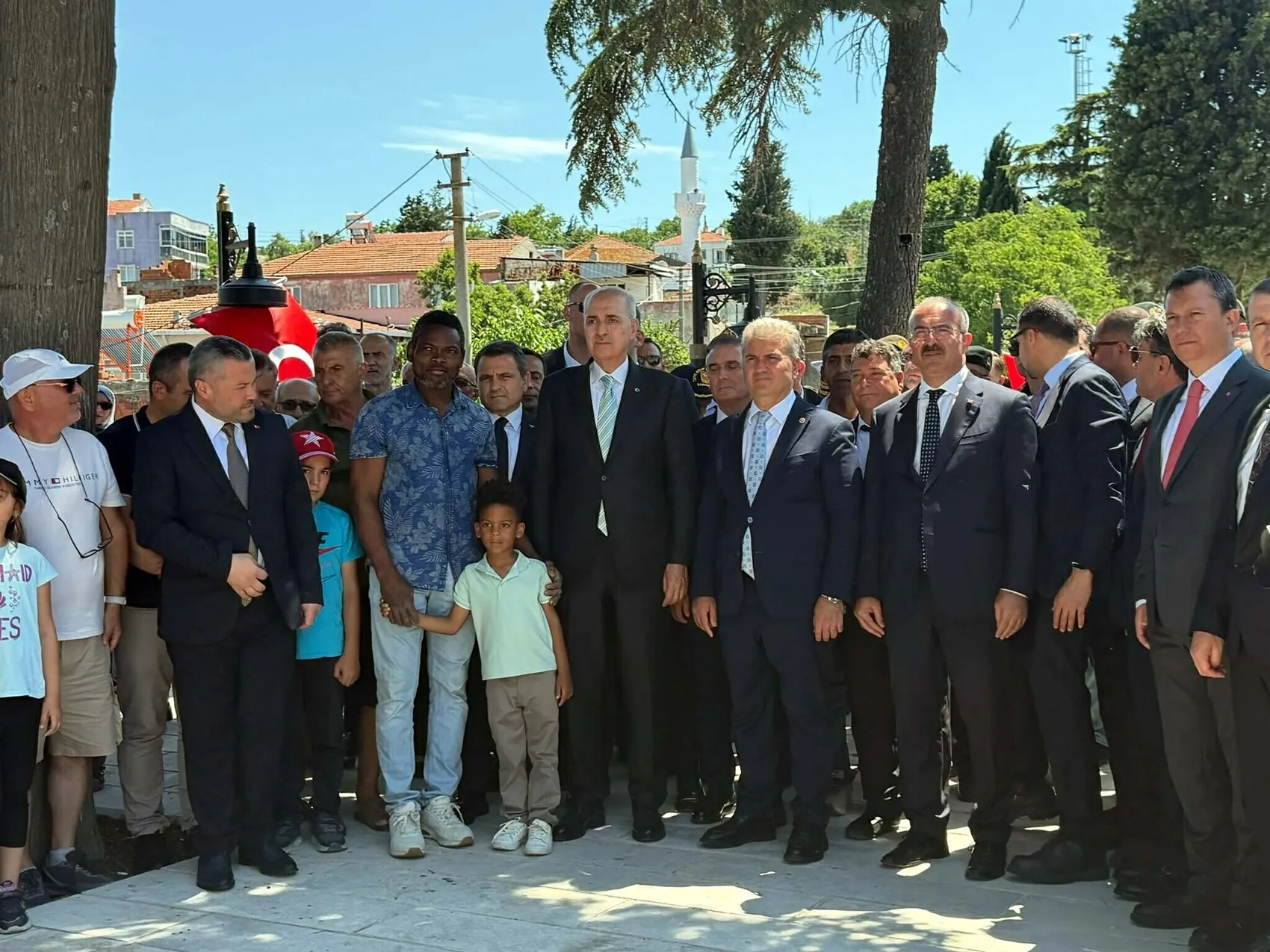 Numan Kurtulmuş Gelibolu fethinin yıl dönümünde türbe ziyaretinde bulundu
