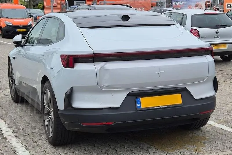 Arka camı olmayan Polestar 4 bedel ödetiyor: Kaza üstüne kaza