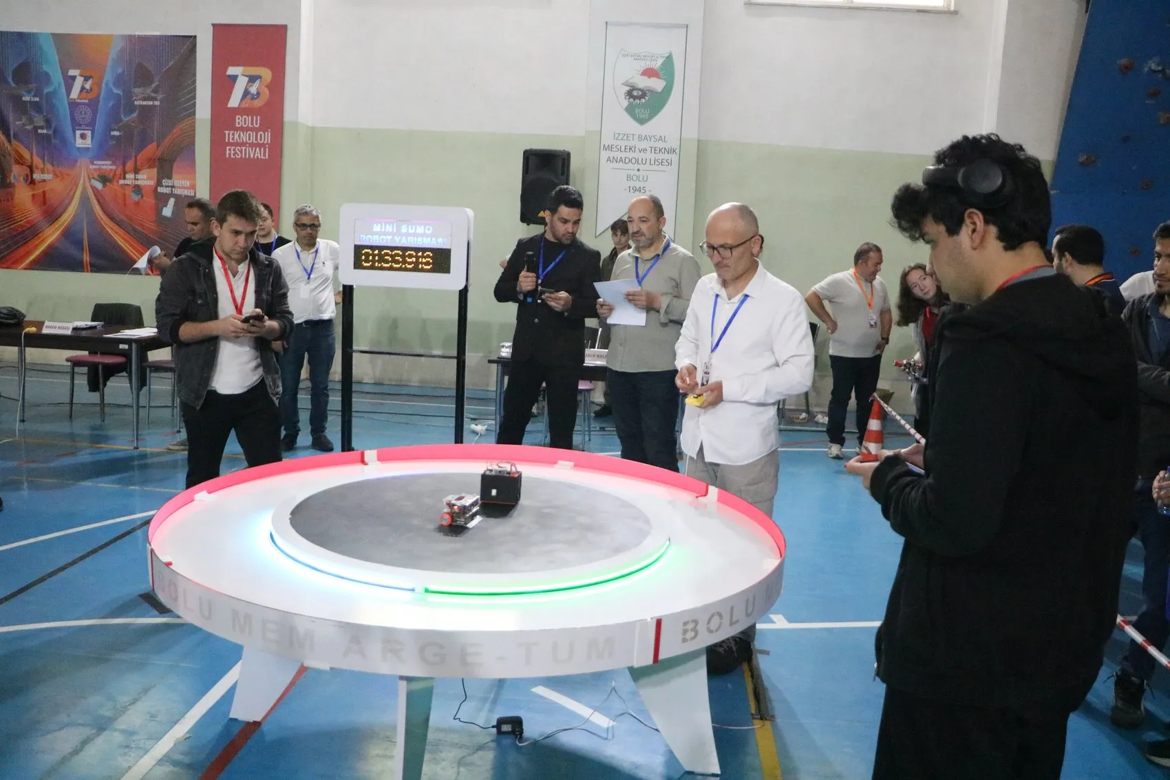 Bolulu öğrencilerin robotları hünerlerini sergiledi