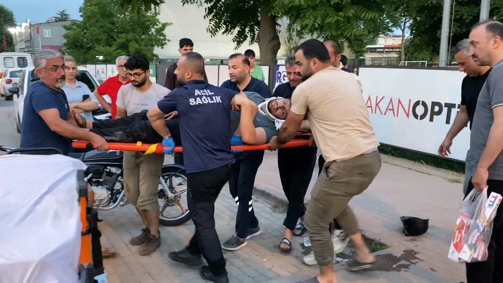İnegöl'de motosiklet ve ticari araç çarpıştı