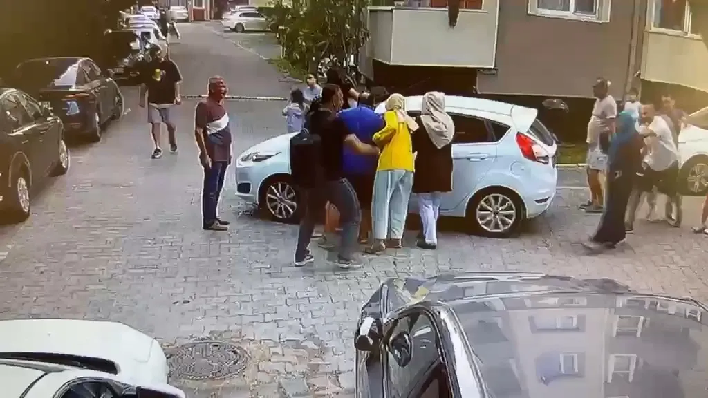Çekmeköy’de basit bir trafik uyarısı aile kavgasına dönüştü
