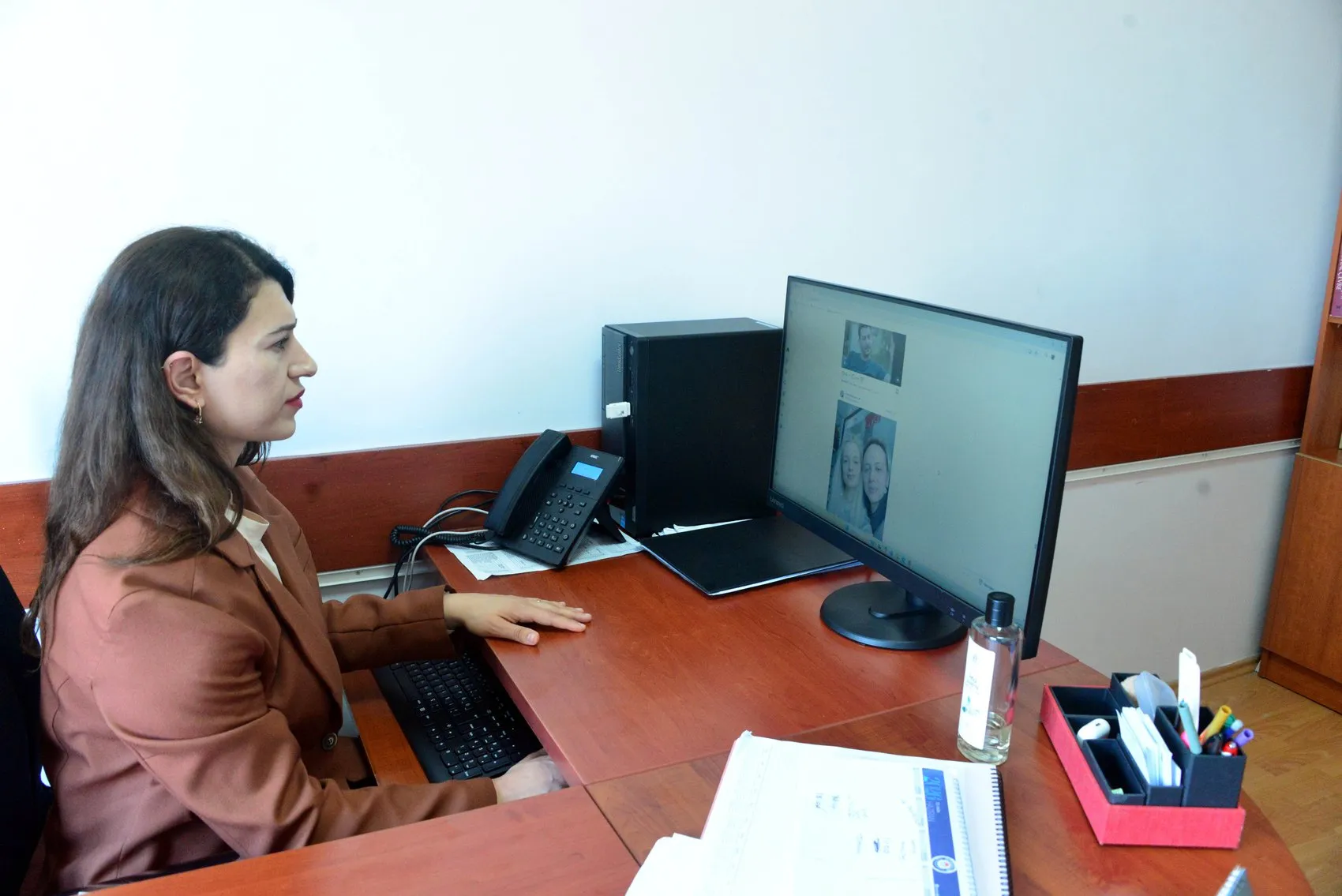Ekran başında geçen saatler gerçek bağlarımızı koparıyor