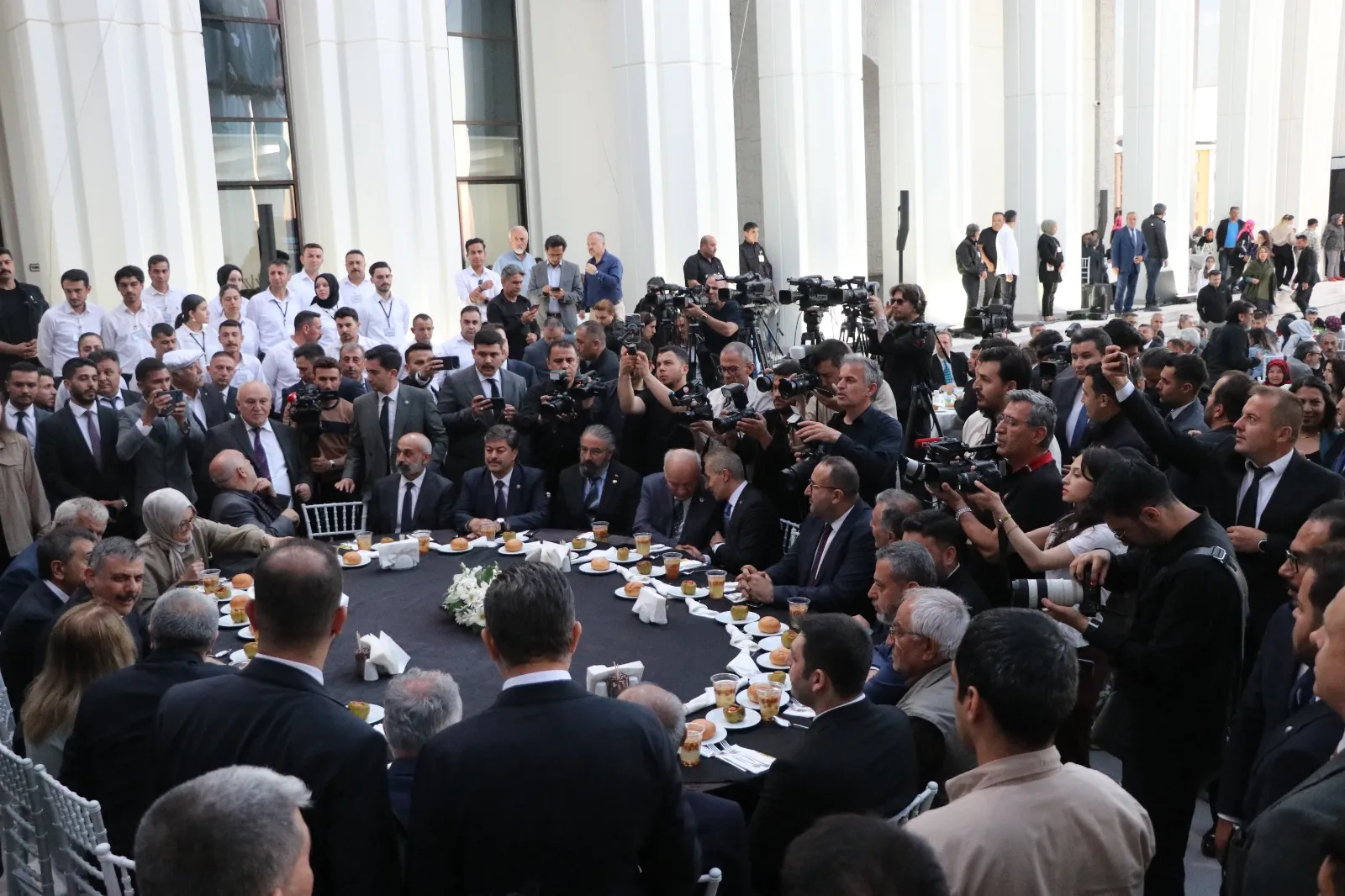 Bakan Çiftçi Nevşehir’de Muharrem lokmasını paylaştı