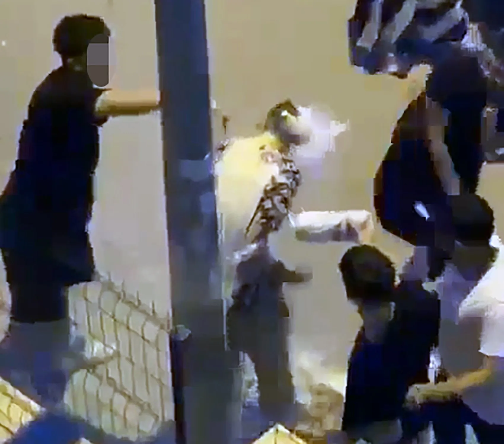 Adana'da arkadaşlarına yaptıkları akran zorbalığı kameraya yansıdı