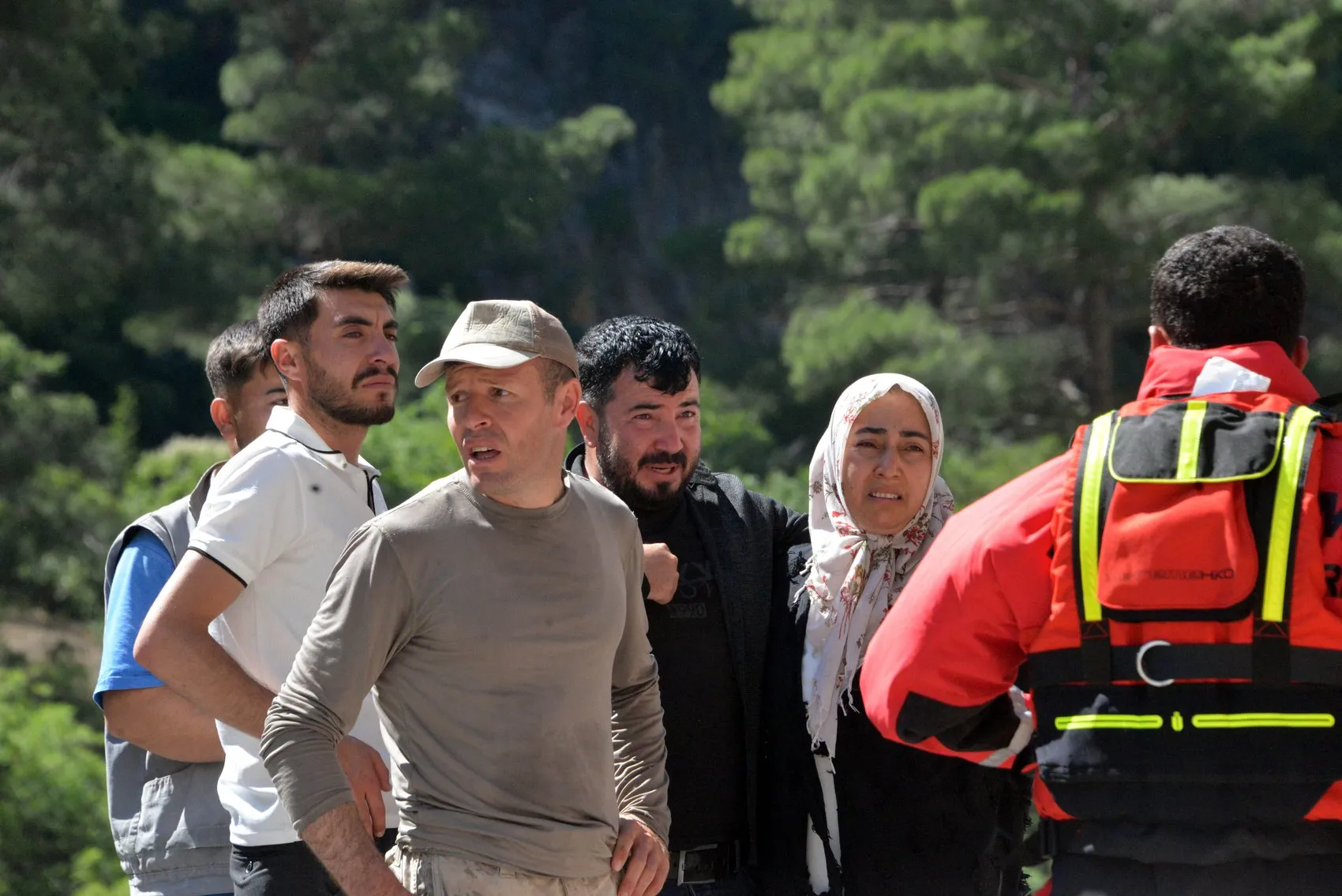 Baraj kapakları açıldı, piknikteki adam nehirde kayboldu