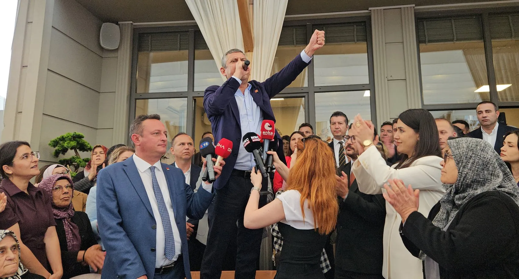 Özgür Özel hedefteki isimlerin neden unutulmadığını açıkladı?